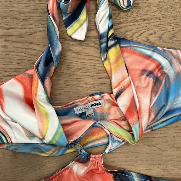 Cut out colorful dress - Picture 4 of 4